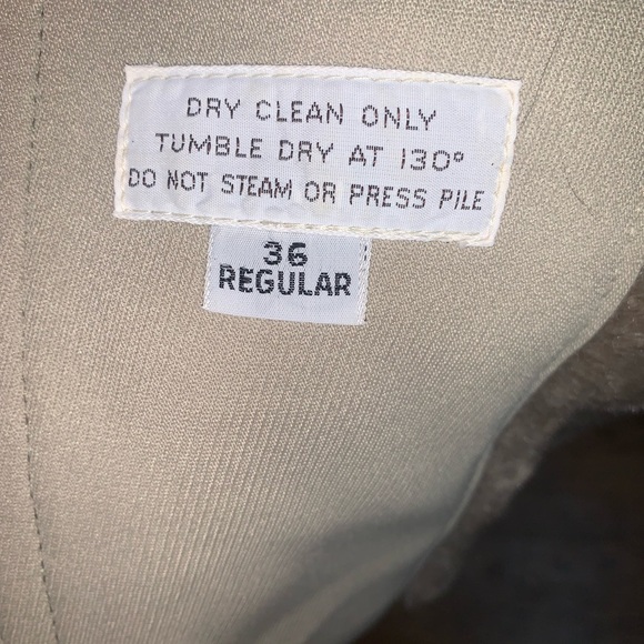 Elegant Gray Coat with Faux Fur Collar - Picture 6 of 7